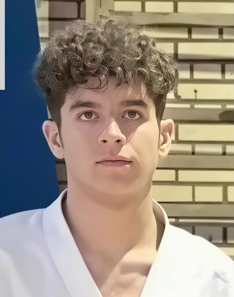 ساسان آزادور 