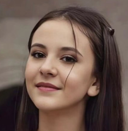 عکسِ روژین  حسینی‌نژاد